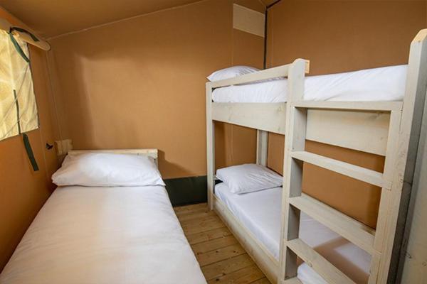 Camping Chateau De Galaure Chateauneuf-de-Galaure Exteriör bild