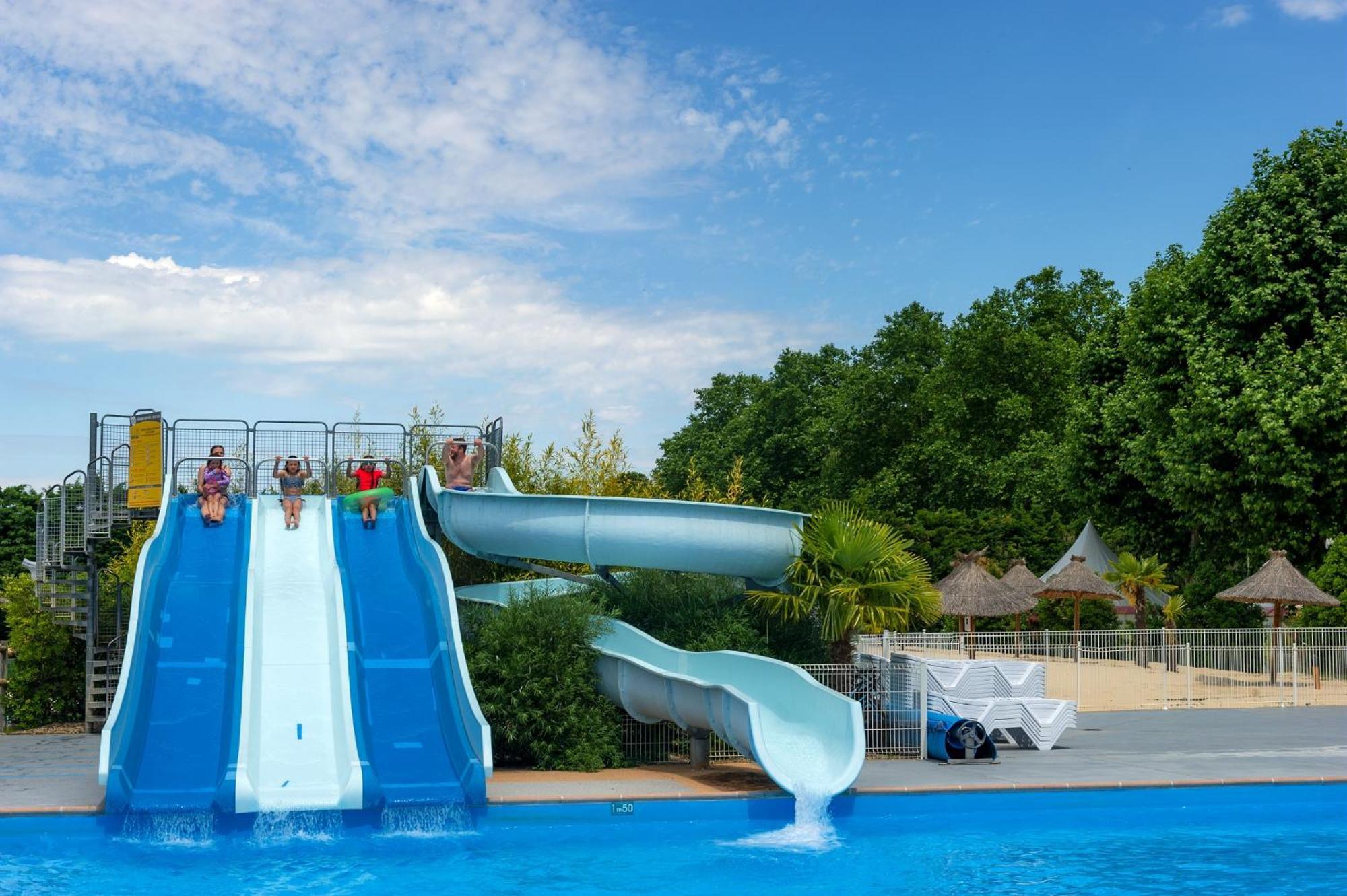 Camping Chateau De Galaure Chateauneuf-de-Galaure Exteriör bild